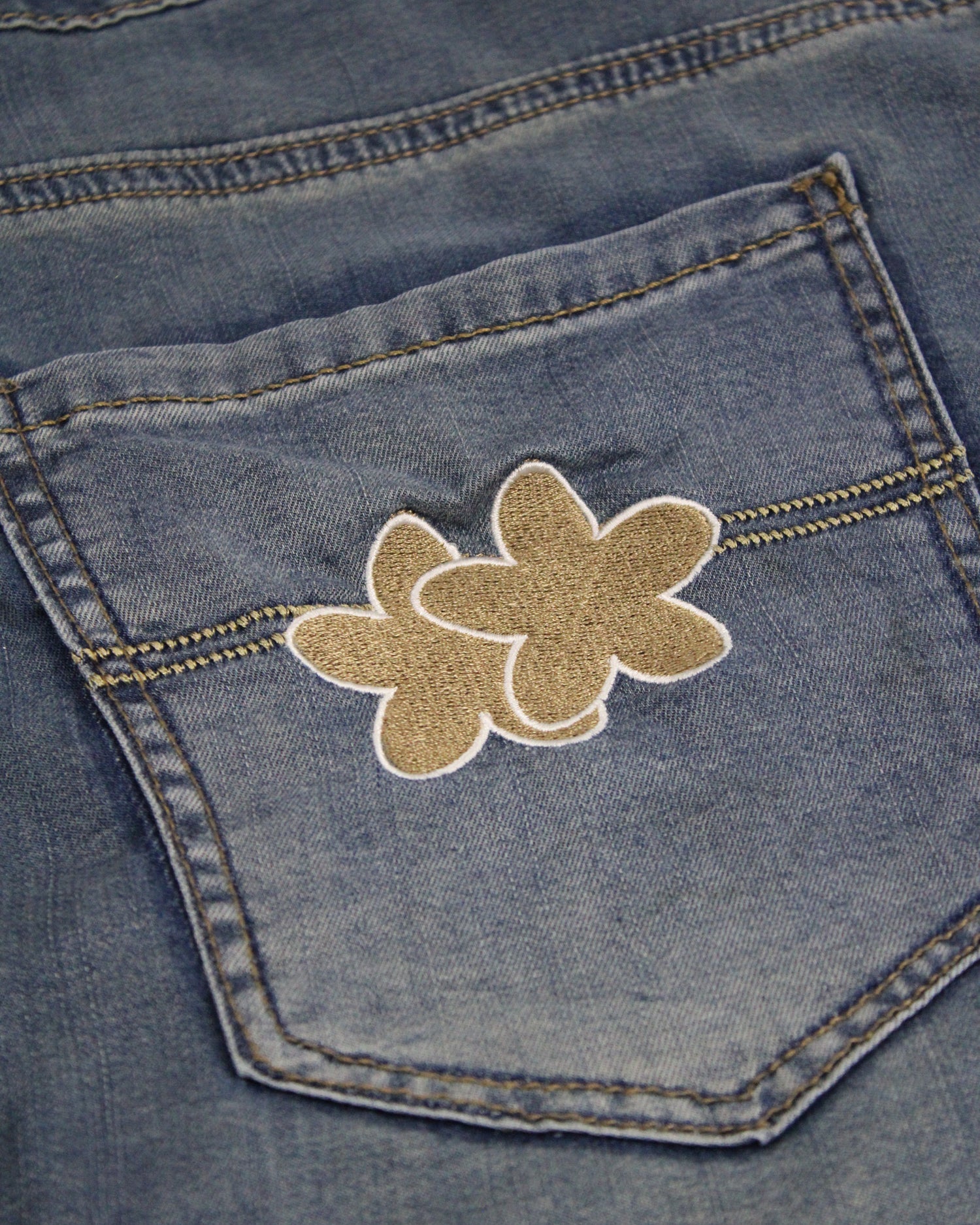 FLOWER DENIM SHORTS