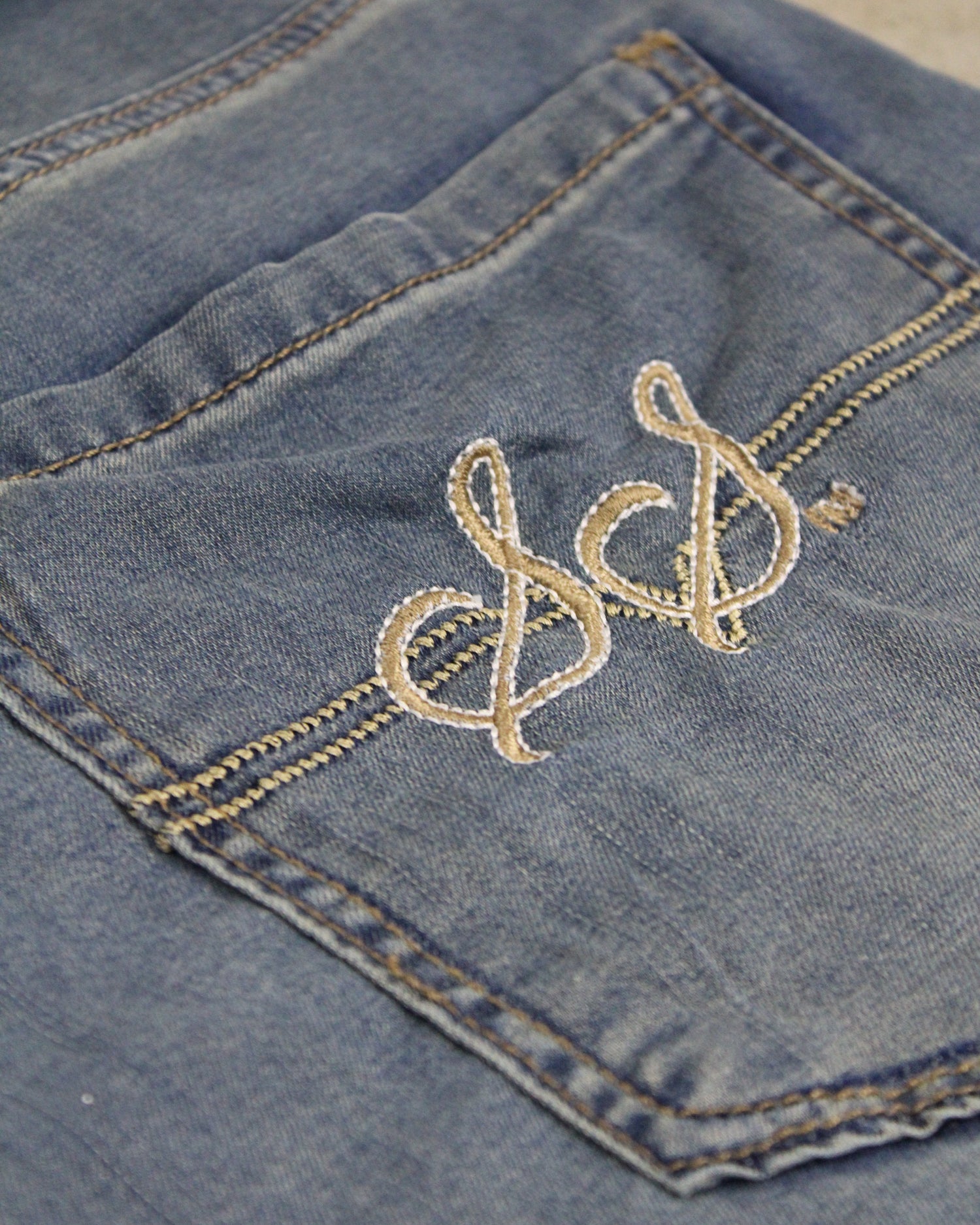 FLOWER DENIM SHORTS